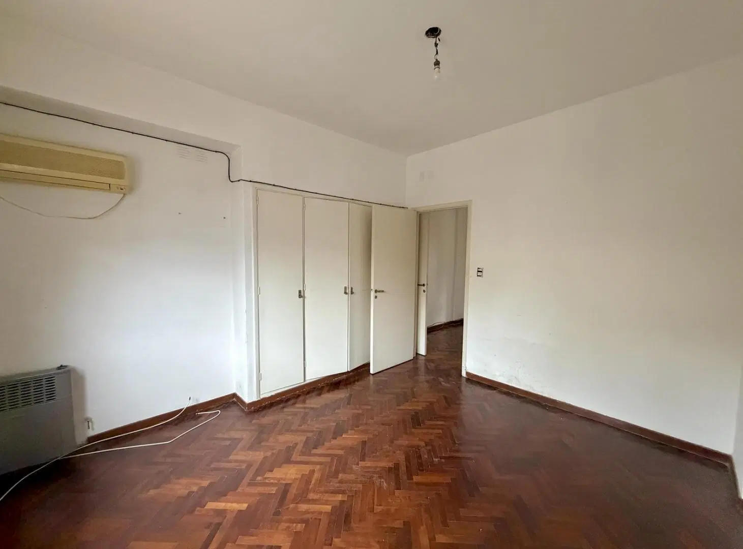 Amplísimo departamento de tres ambientes en alquiler ubicado en San Isidro, cerca de todo. 4