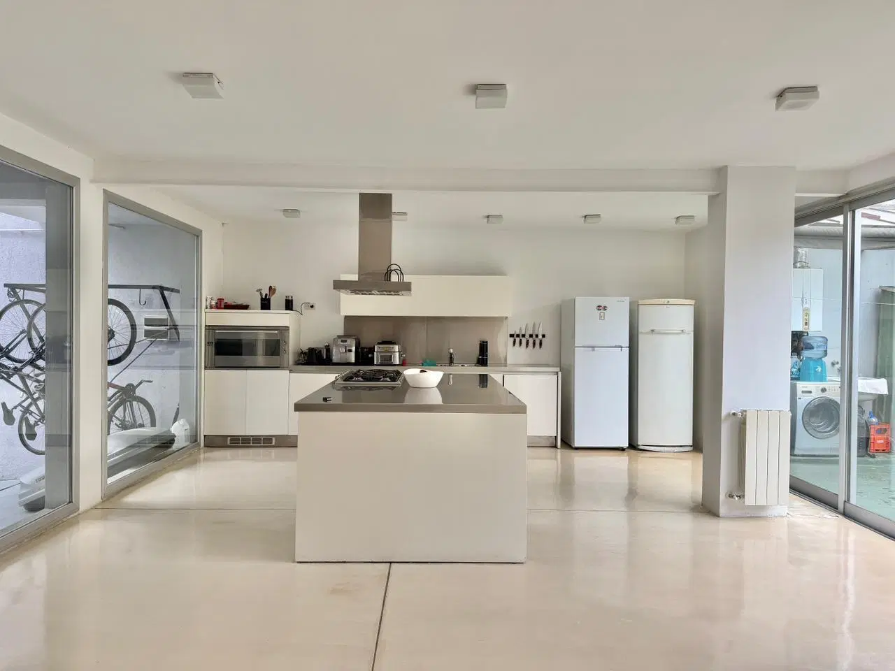 Casa en alquiler en el Bajo de San Isidro – moderna, canchera y con mucha onda. 3