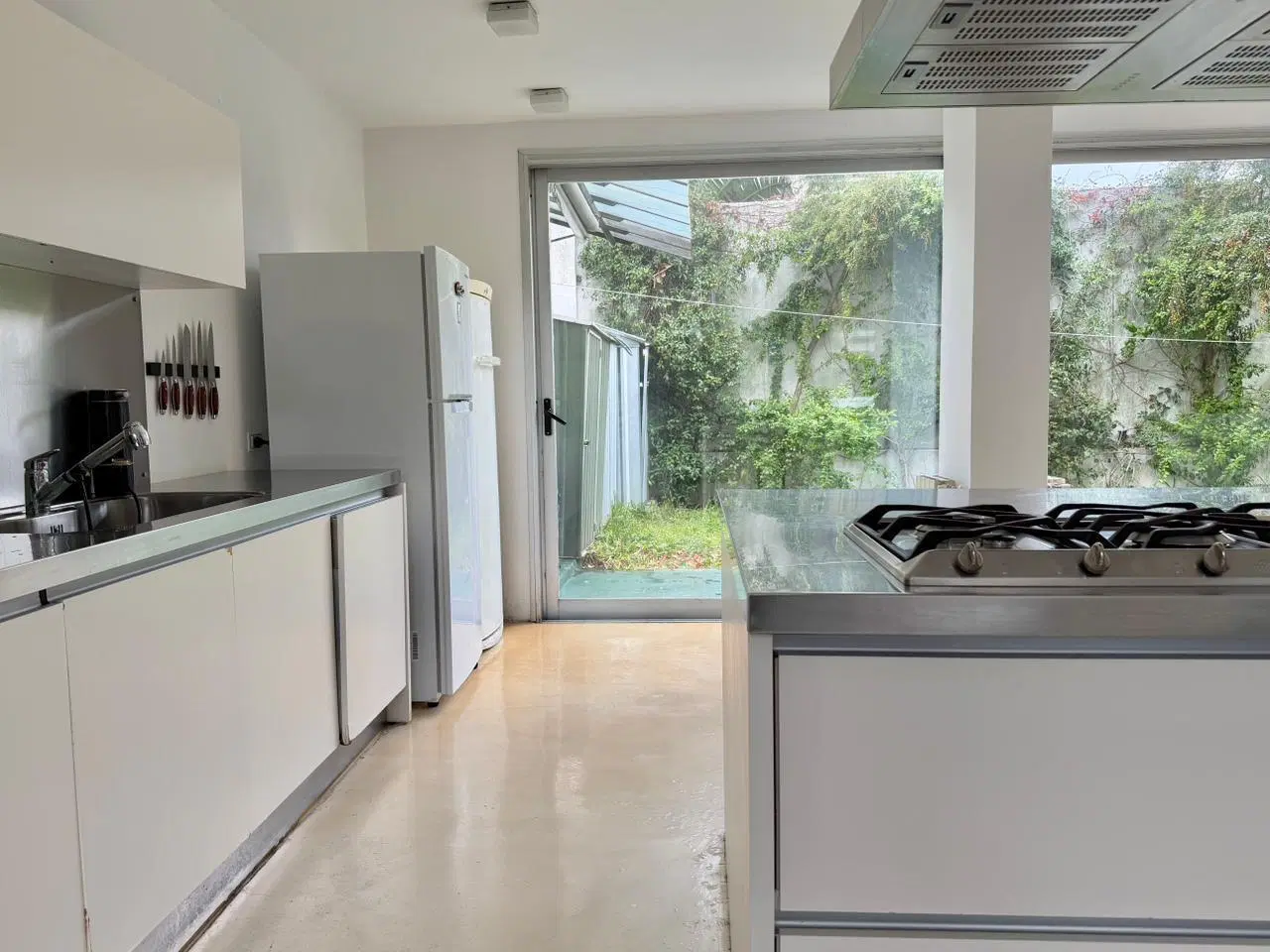 Casa en alquiler en el Bajo de San Isidro – moderna, canchera y con mucha onda. 5