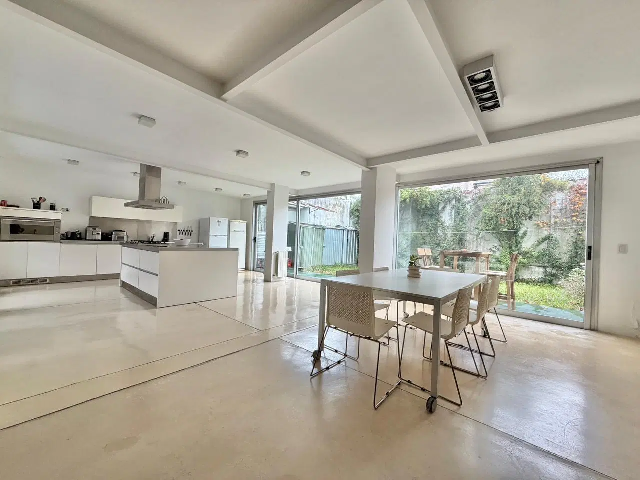Casa en alquiler en el Bajo de San Isidro – moderna, canchera y con mucha onda. 4