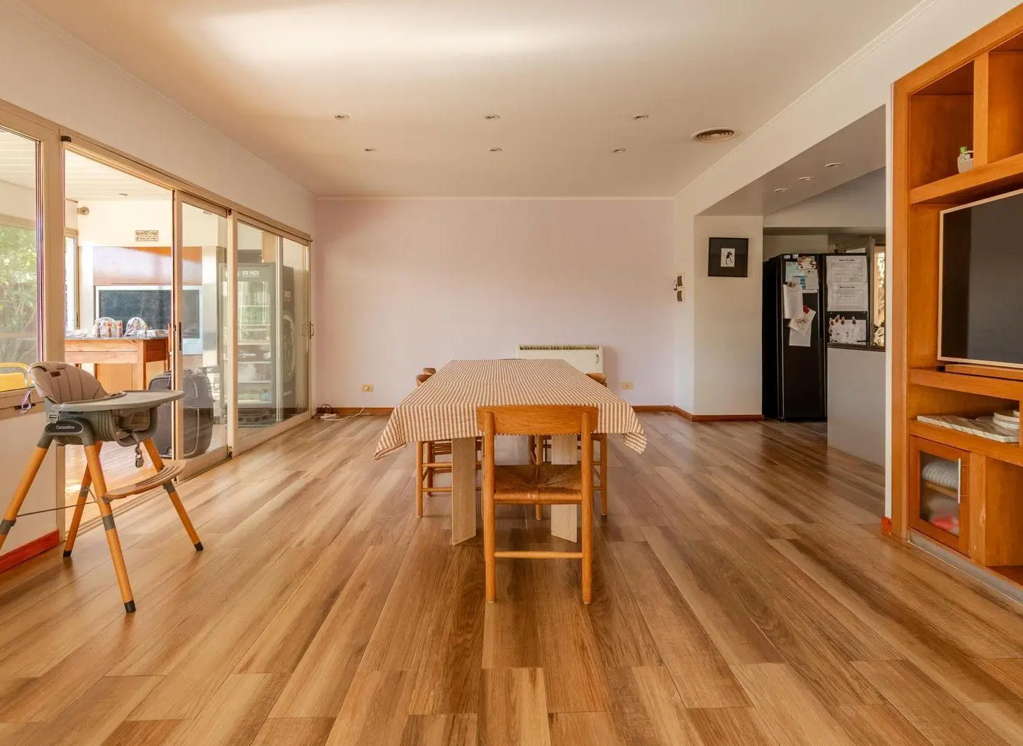Excelente casa en venta y alquiler en el B° Rincón del Arca con jardín y piscina. 5