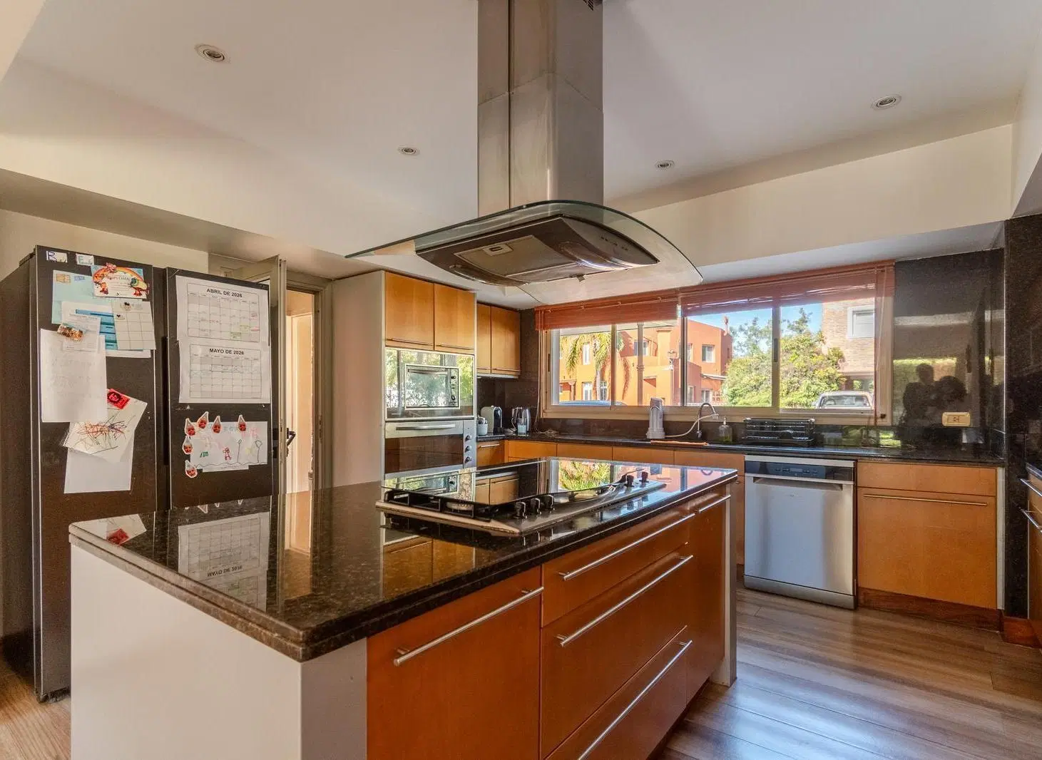 Excelente casa en venta y alquiler en el B° Rincón del Arca con jardín y piscina. 3
