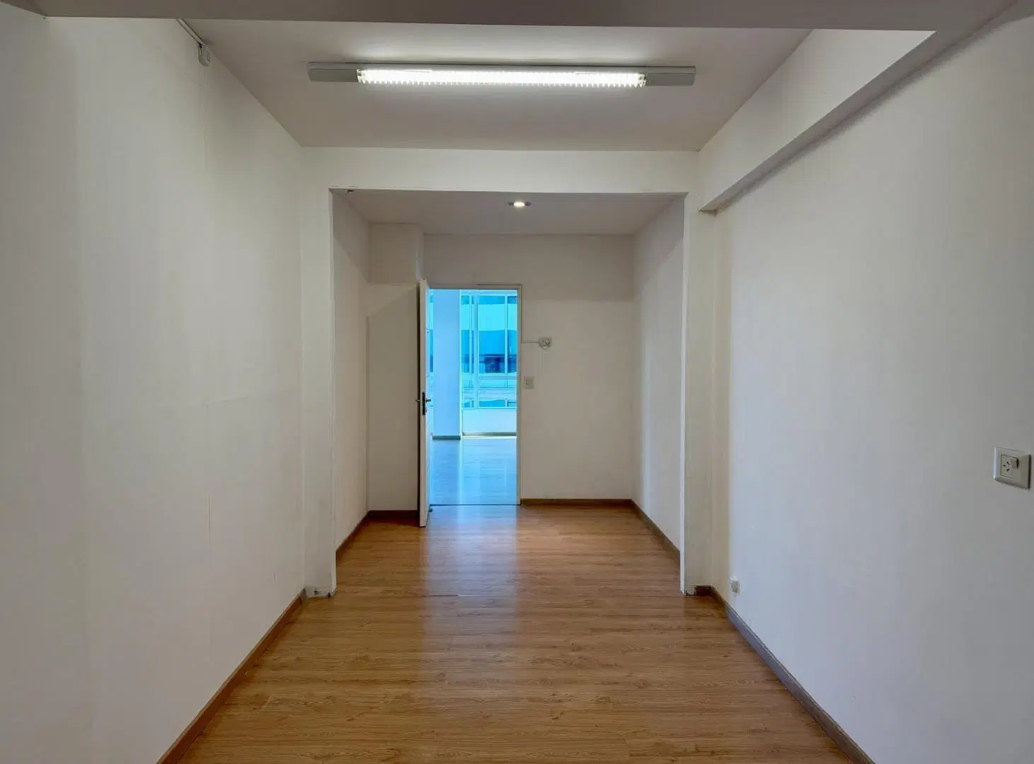 Oficina de 220m2 con 3 cocheras en edificio corporativo en alquiler ubicado en Vicente López. 4
