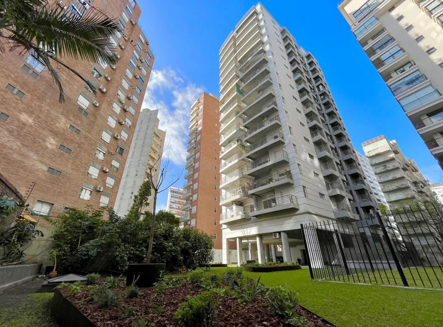 Divino e impecable departamento en alquiler con cochera en La Isla, Olivos. 2