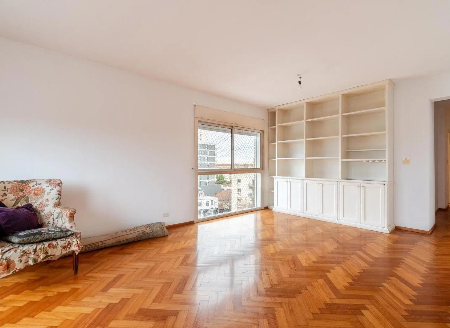 Departamento en alquiler con cochera y vista panorámica en Beccar, San Isidro. 2