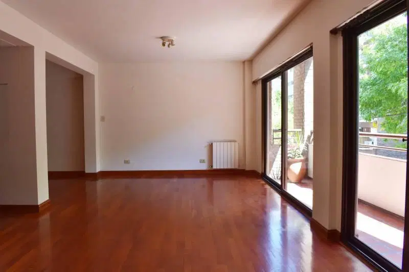 Piso de cuatro ambientes con cochera a la venta en el Centro de Martínez. 4