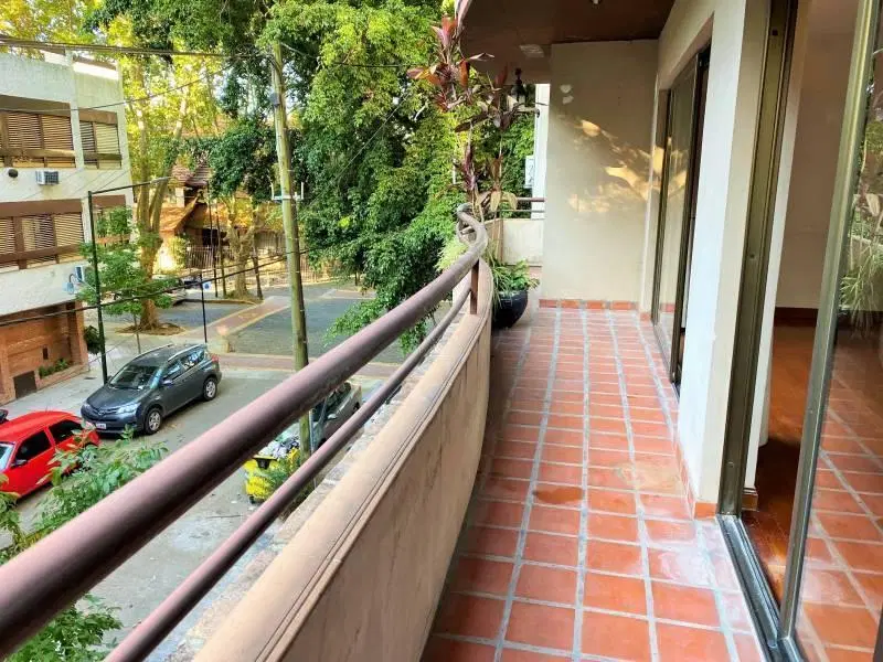 Piso de cuatro ambientes con cochera a la venta en el Centro de Martínez. 3