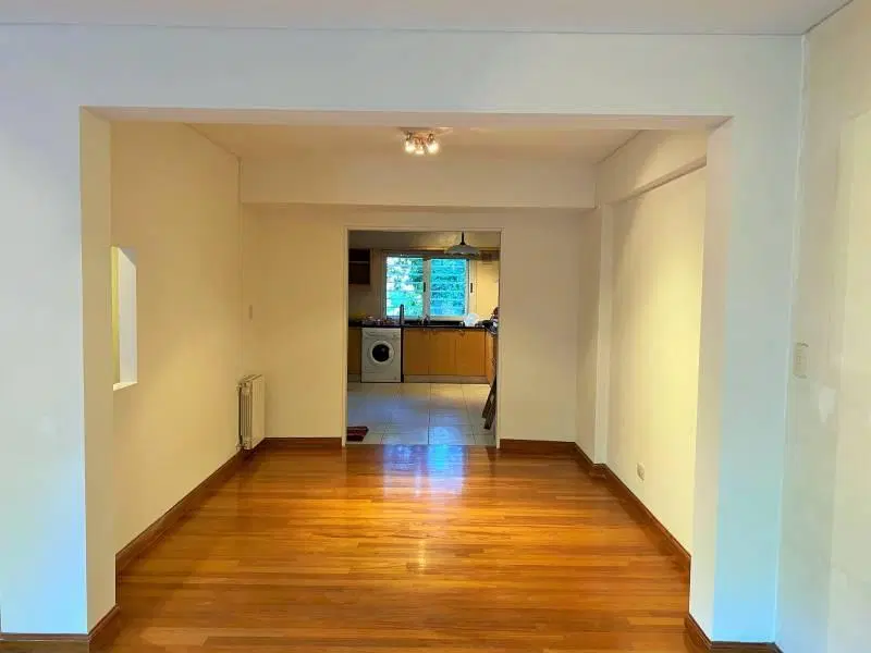Piso de cuatro ambientes con cochera a la venta en el Centro de Martínez. 5