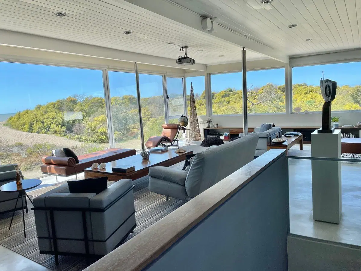 Moderna casa con vista al mar ubicada en Carilo en alquiler, temporada 2027. 5