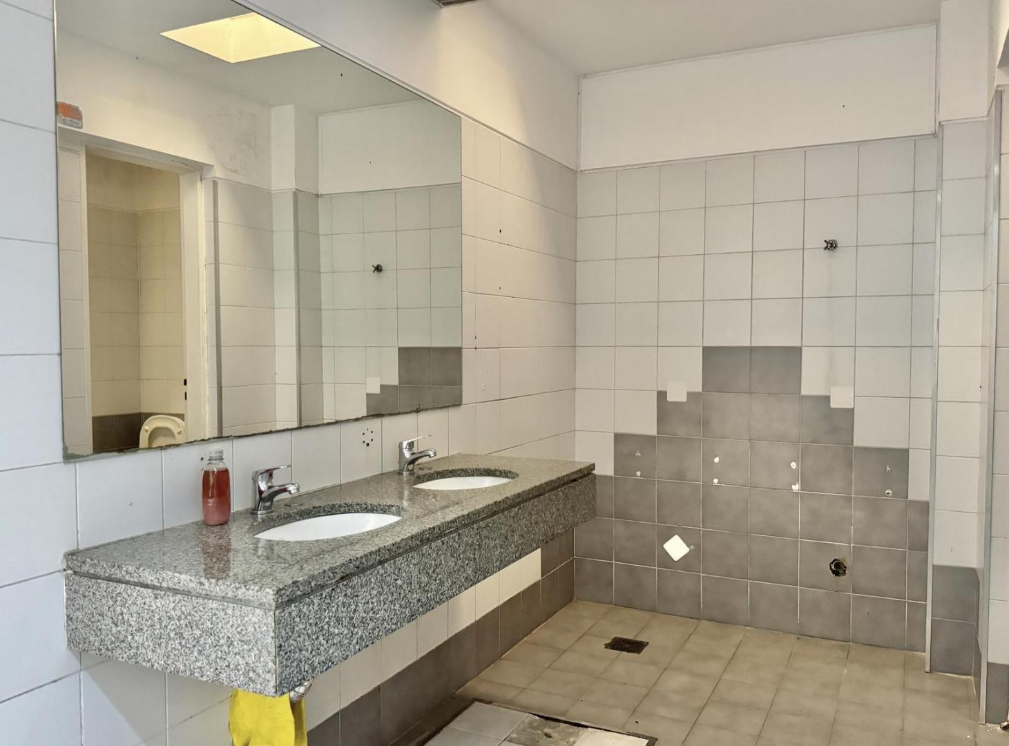 Foto de Increíble local a la calle con muy buen frente y oficinas en venta y, imagen 5