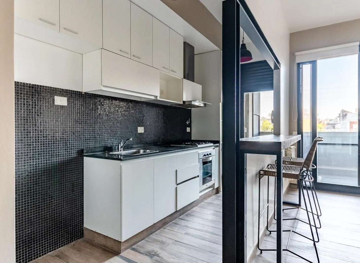 Moderno departamento en alquiler con dos cocheras y amenities en Martínez, San Isidro. 3