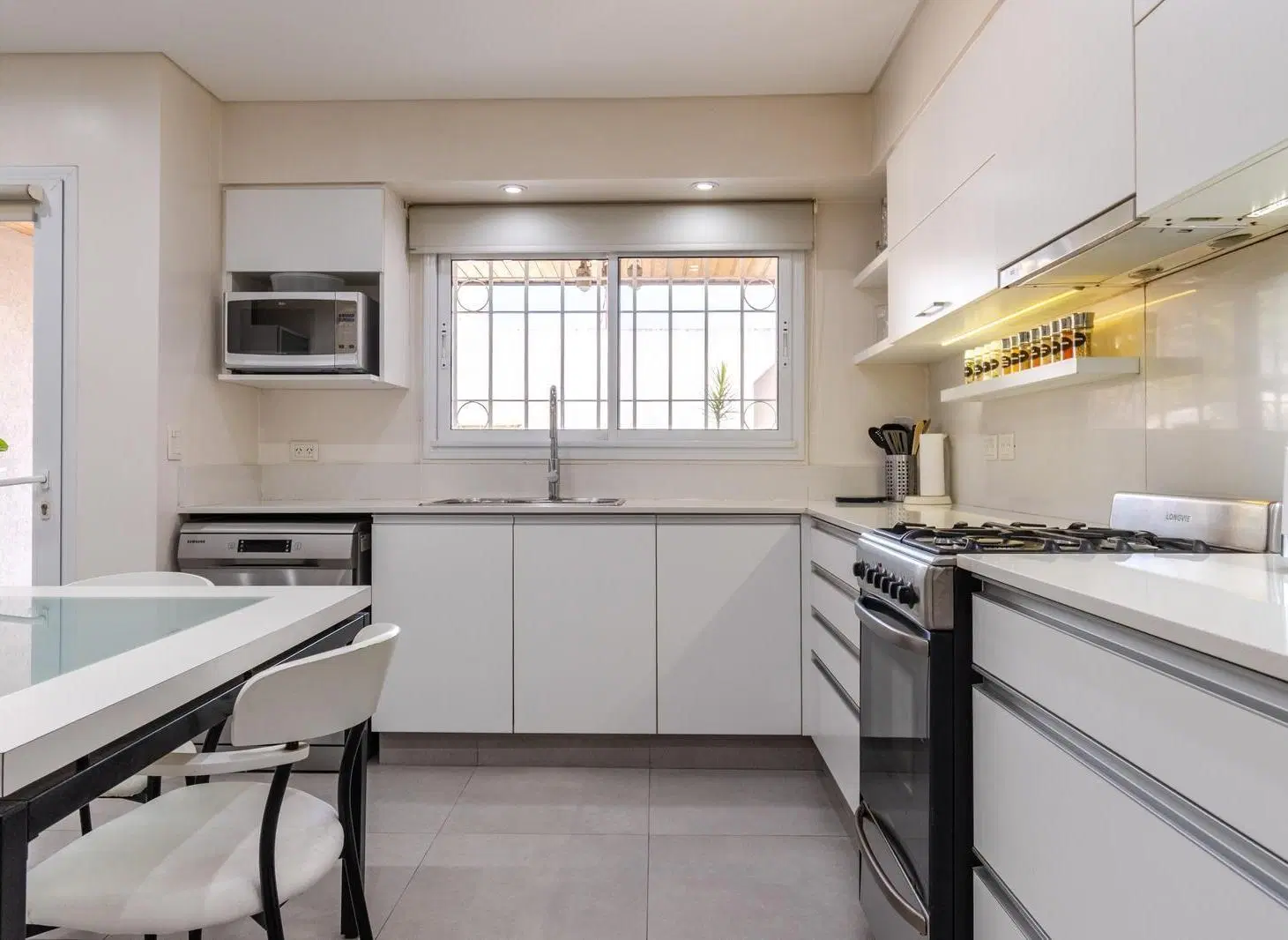 Impecable dúplex con patio y parrilla en venta ubicado en Olivos, Vicente López. 3