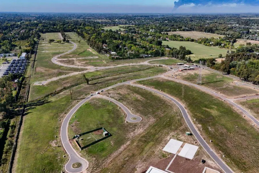 Terreno de 600m2 en venta, ubicado en el Barrio La Estela, Pilar. 2