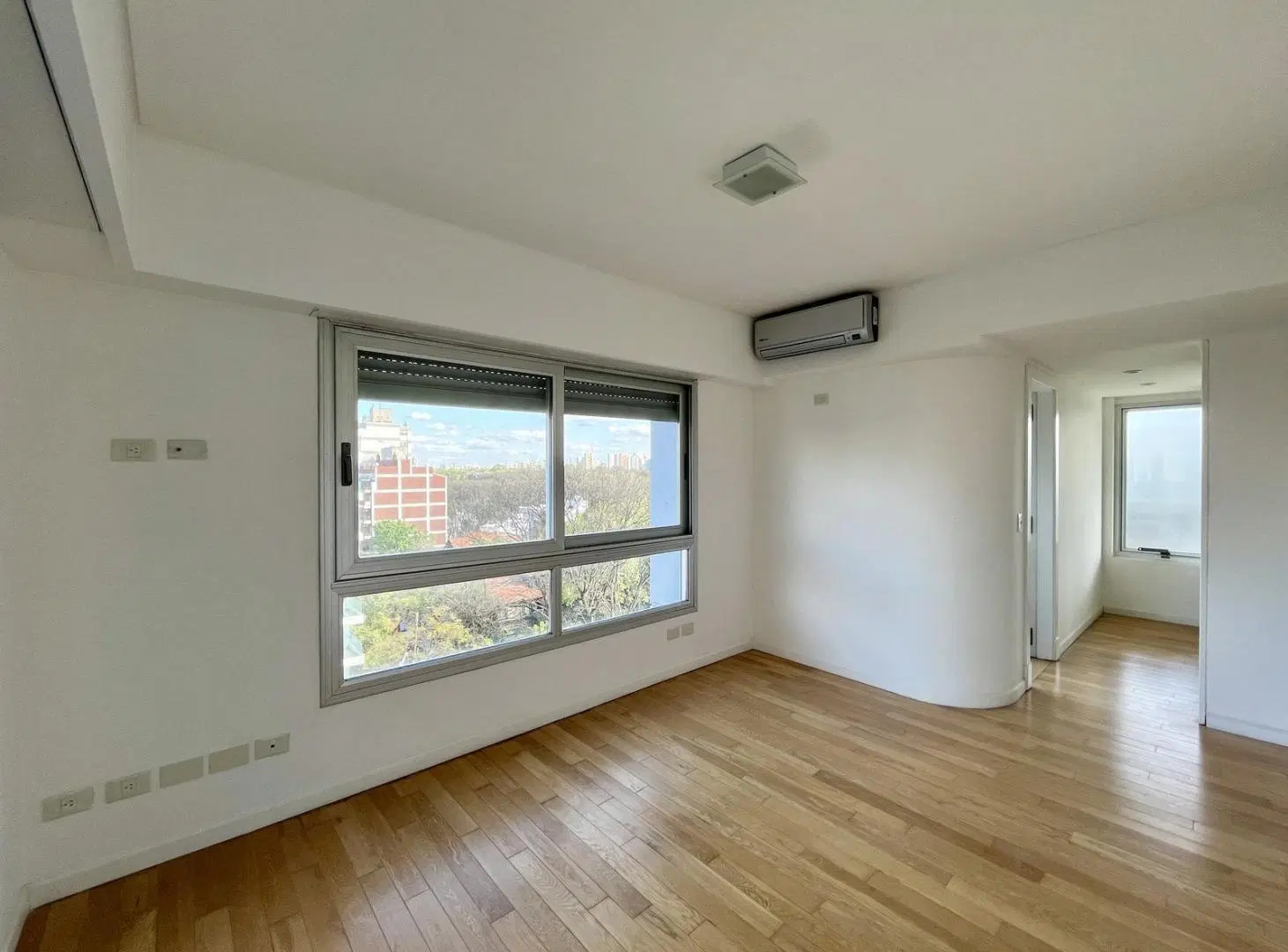 Espectacular departamento con cochera en alquiler, ubicado en la isla de Olivos. 4