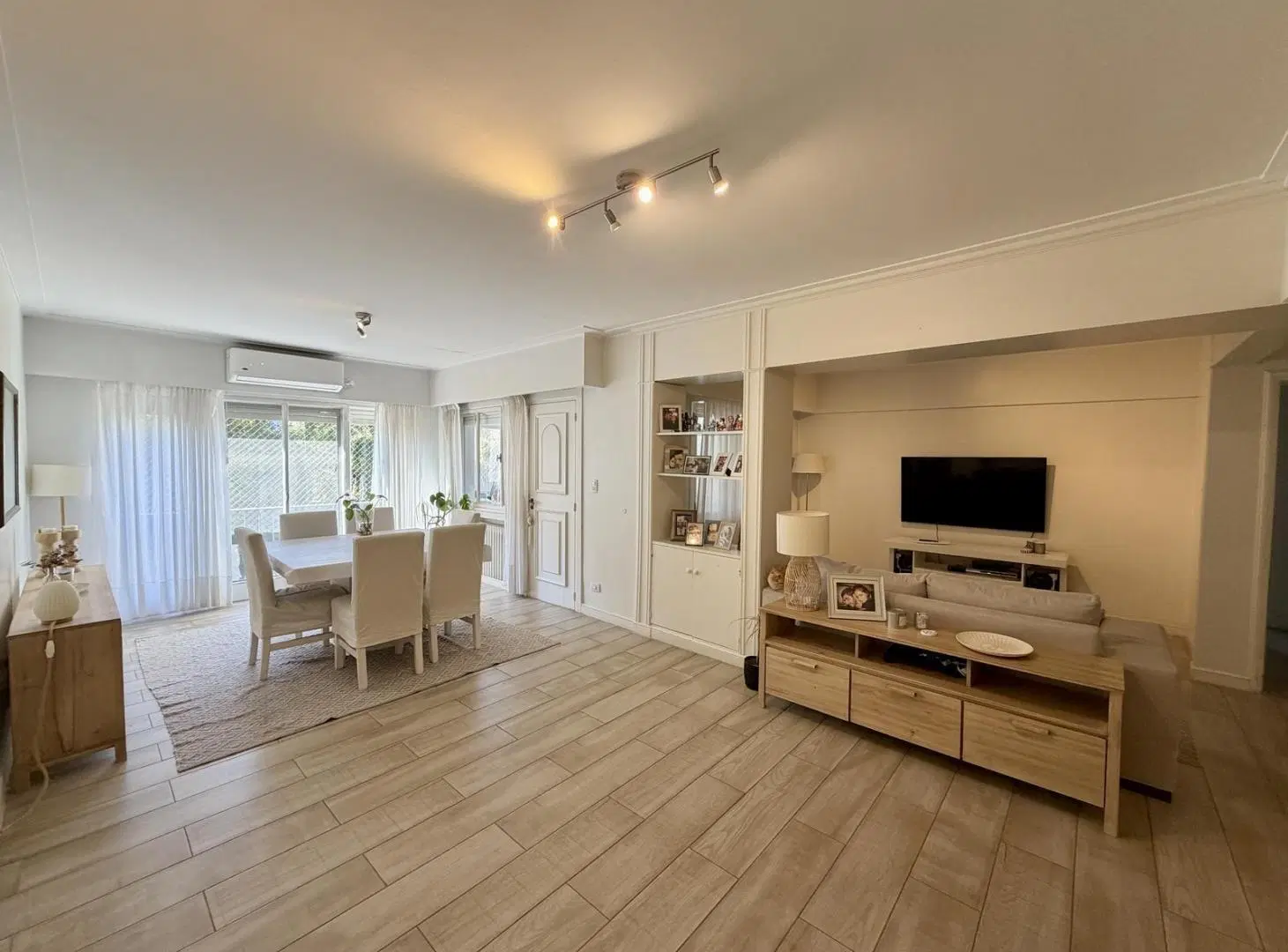 Piso en venta con cochera y baulera ubicado en Olivos, Vicente López. 2