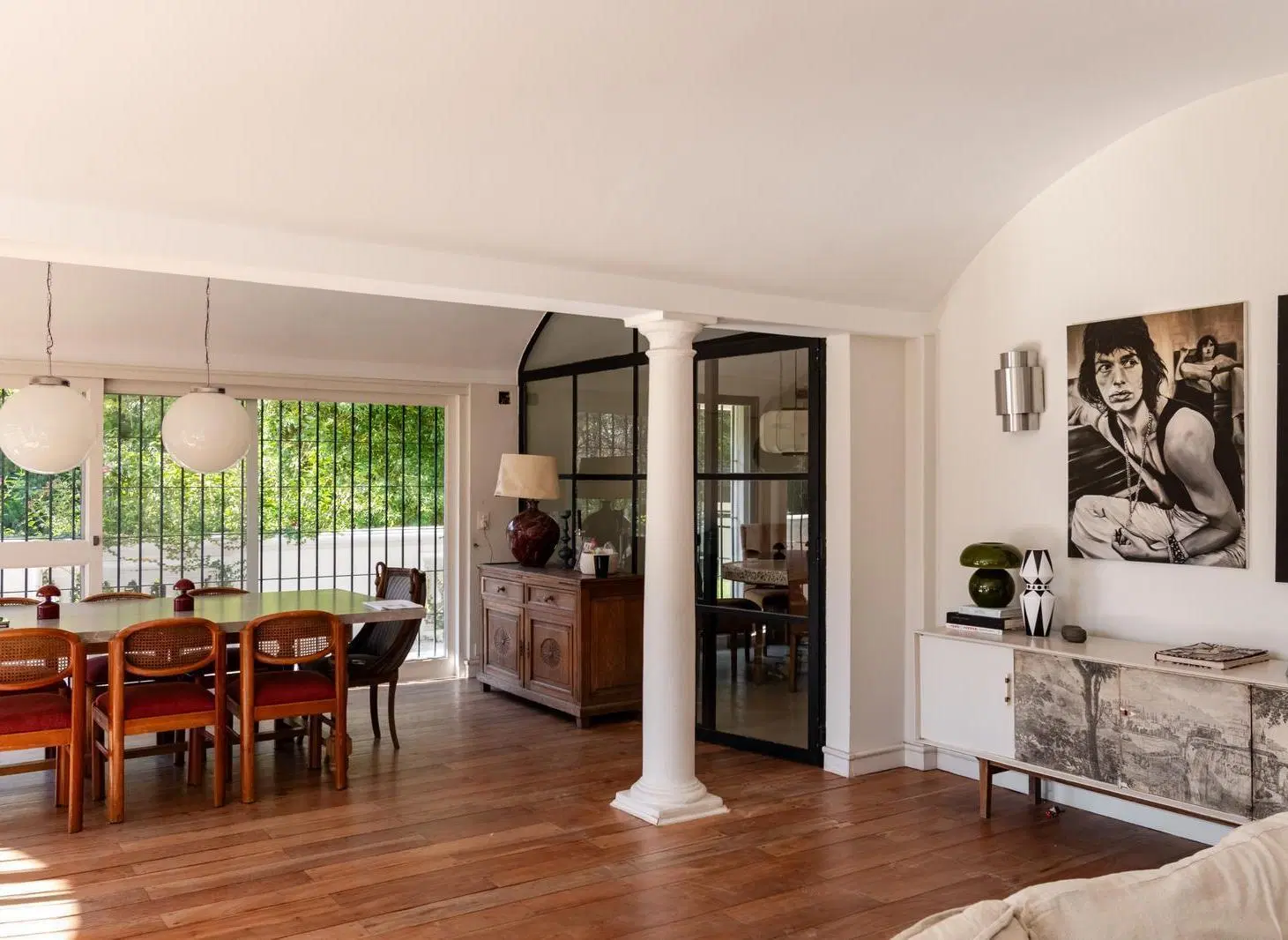 Imponente casa en venta con estupendo parque en Lomas de San Isidro. 3