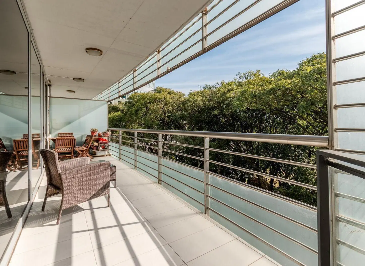 Excelente departamento de 5 ambientes en alquiler con vista al Puerto de Olivos. 2