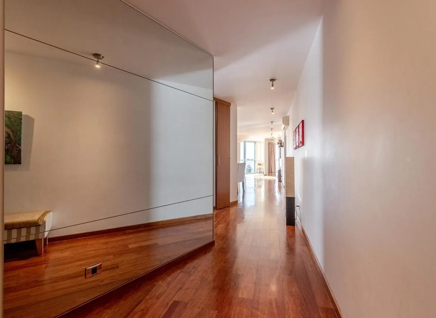 Excelente departamento de 5 ambientes en alquiler con vista al Puerto de Olivos. 1