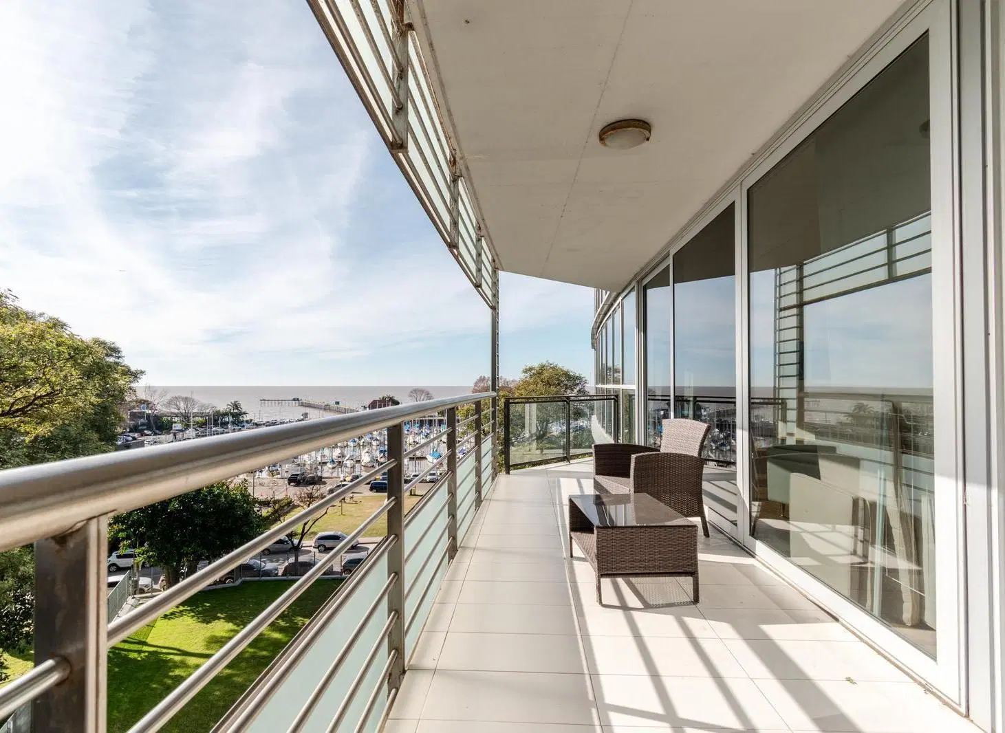 Excelente departamento de 5 ambientes en alquiler con vista al Puerto de Olivos. 5