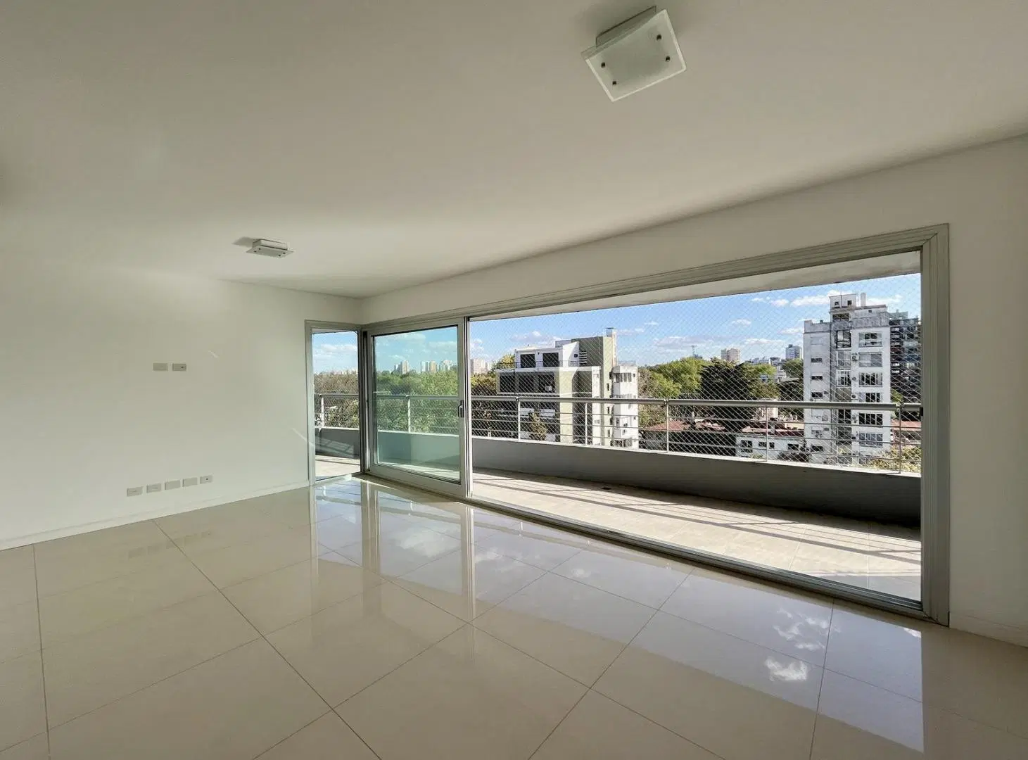 Espectacular departamento con cochera en alquiler, ubicado en la Isla de Olivos. 5
