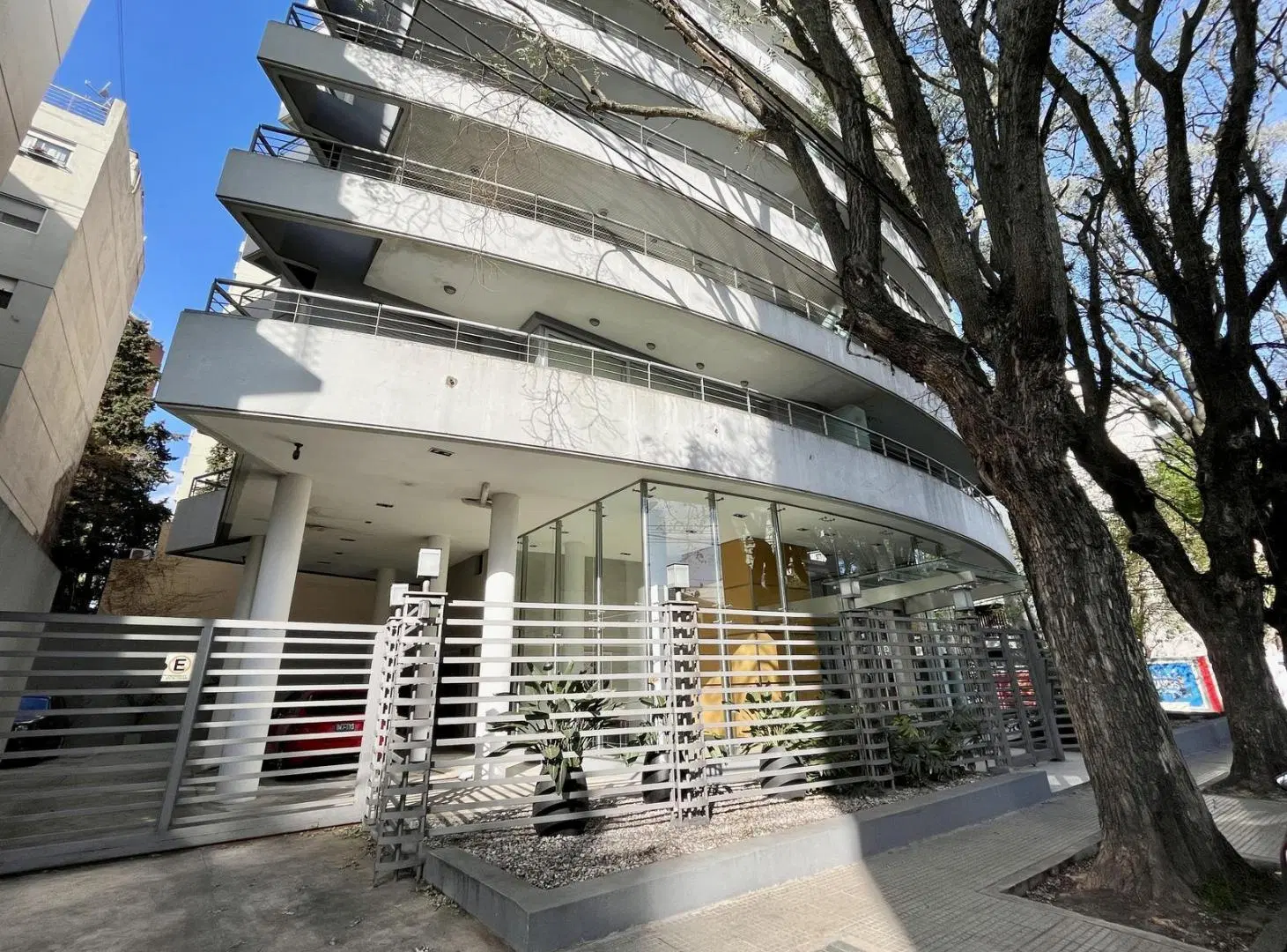 Espectacular departamento con cochera en alquiler, ubicado en la Isla de Olivos. 4
