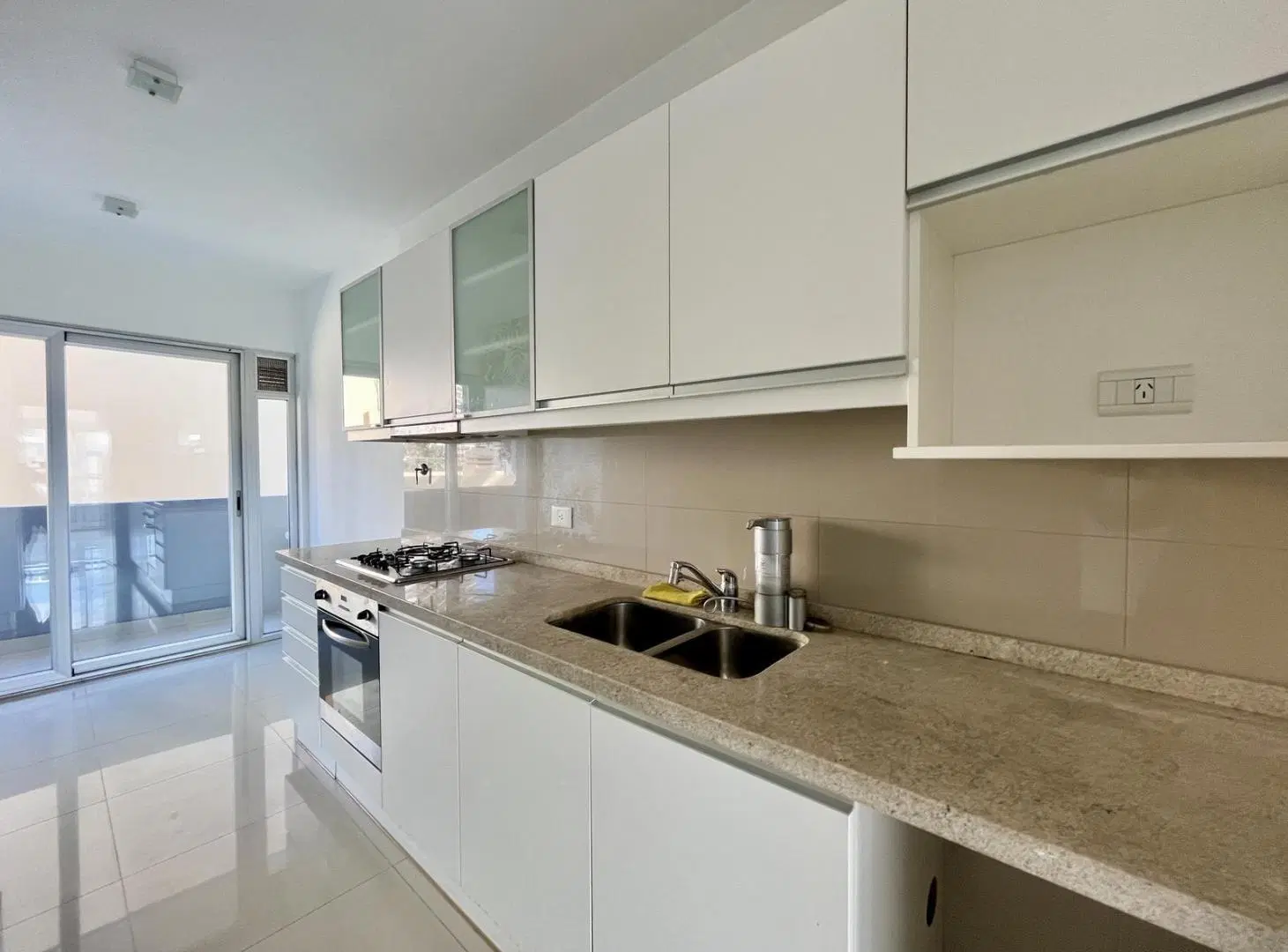 Espectacular departamento con cochera en alquiler, ubicado en la Isla de Olivos. 8