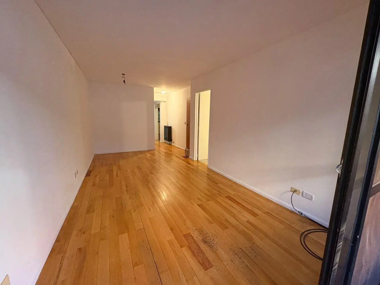 Departamento de tres ambientes con cochera en alquiler, ubicado en San Isidro. 5