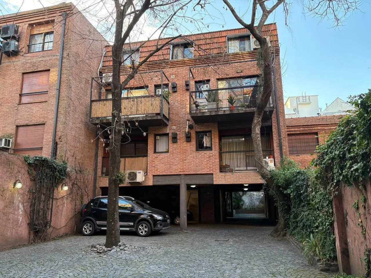 Departamento de tres ambientes con cochera en alquiler, ubicado en San Isidro. 4