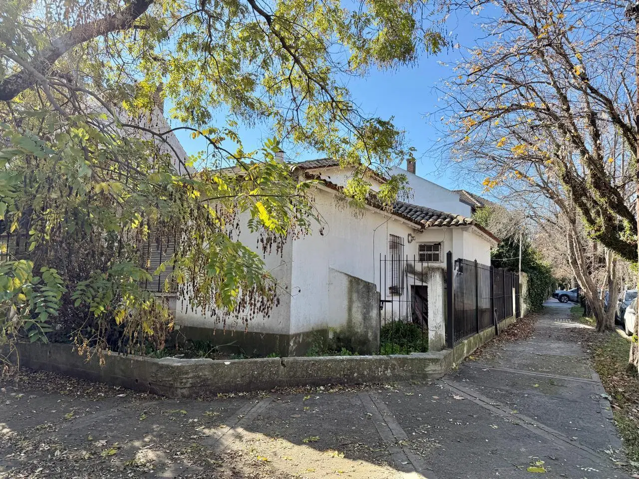 Ideal lote en esquina de 237,70m2 a la venta en Acassuso, en un entorno inmejorable. 2