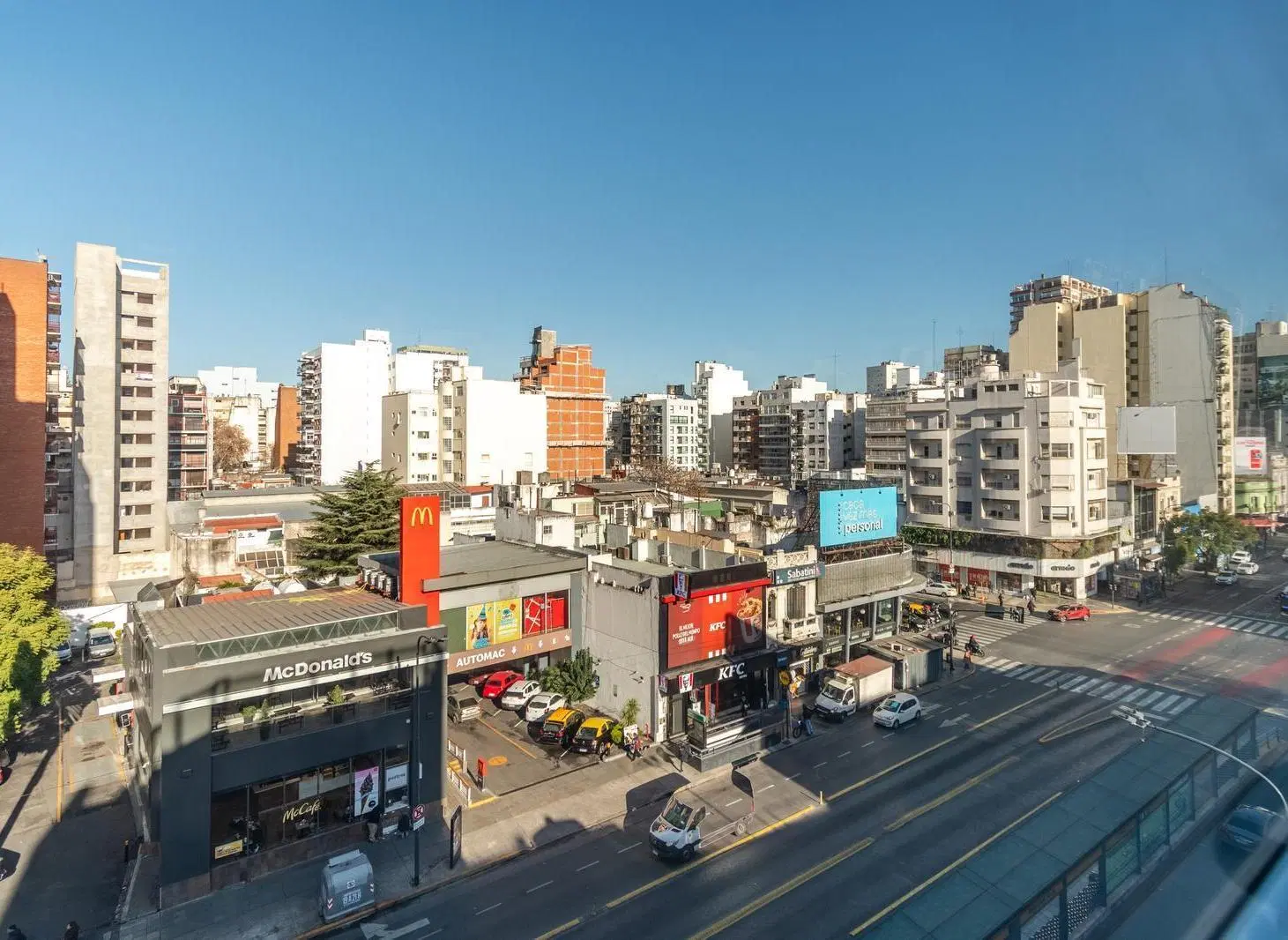 Imponente edificio corporativo en alquiler, ubicado en Palermo sobre Av. Cabildo y Olleros. 8