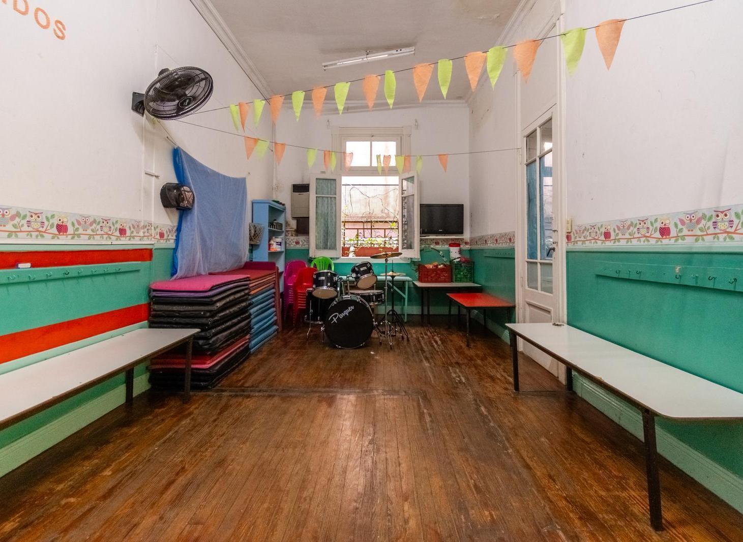 Foto de Gran inmueble comercial en alquiler ubicado en Balvanera sobre calle, imagen 3