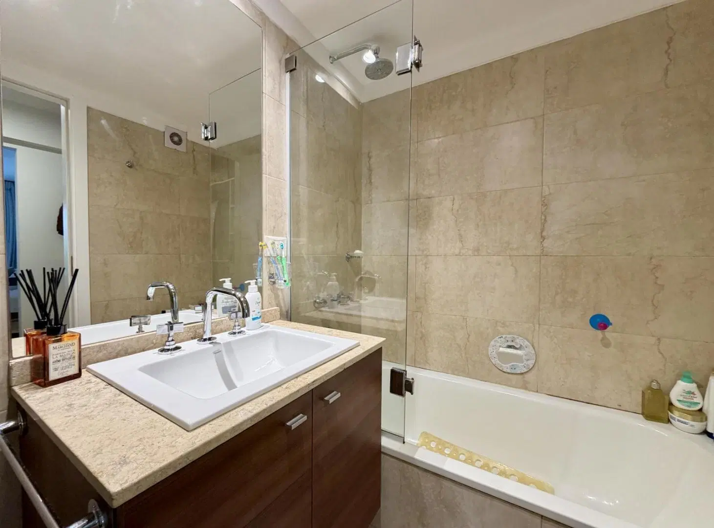Impecable departamento con patio, balcón, parrilla y cochera cubierta en Punta Chica, San Fernando. 8