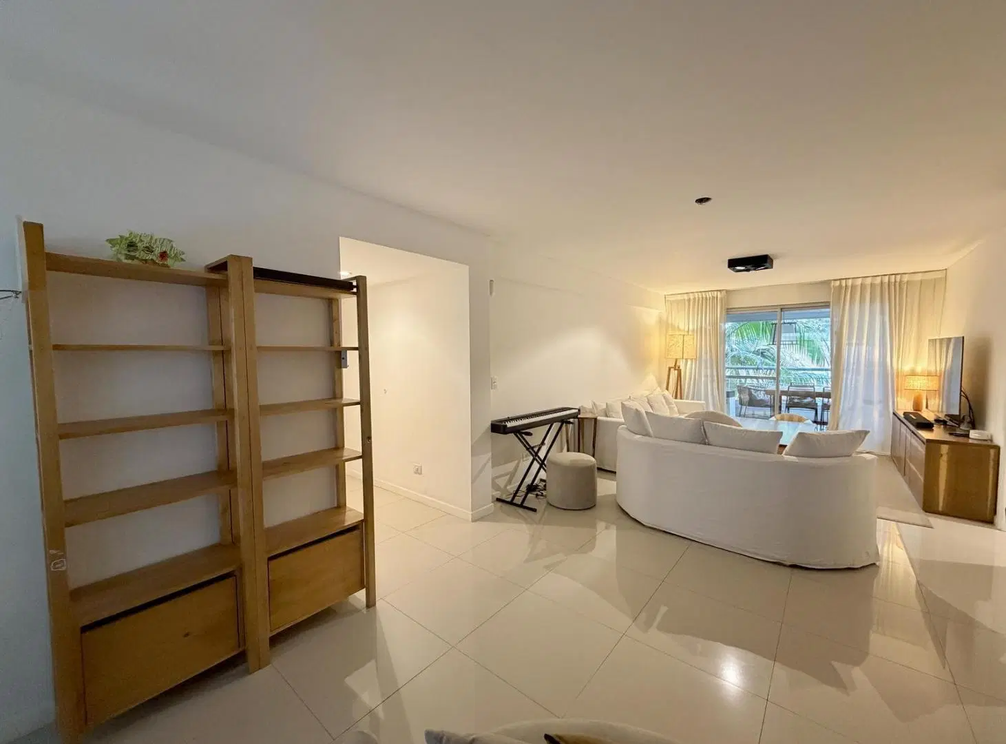 Impecable departamento con patio, balcón, parrilla y cochera cubierta en Punta Chica, San Fernando. 4