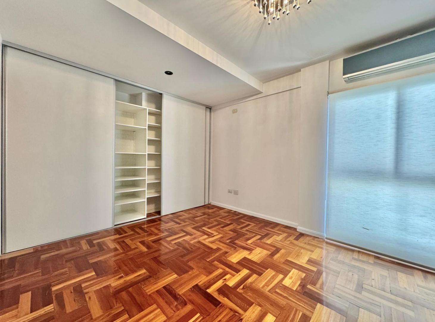 Foto de Moderno departamento de tres ambientes con cochera, jardín, piscina y, imagen 3