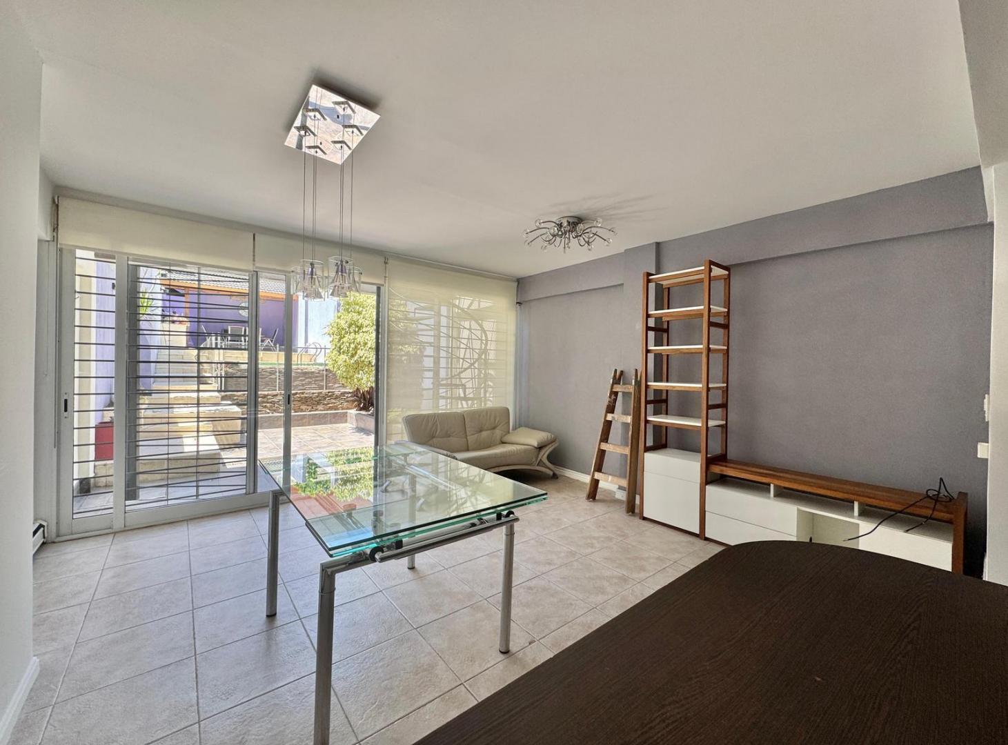 Foto de Moderno departamento de tres ambientes con cochera, jardín, piscina y, imagen 1