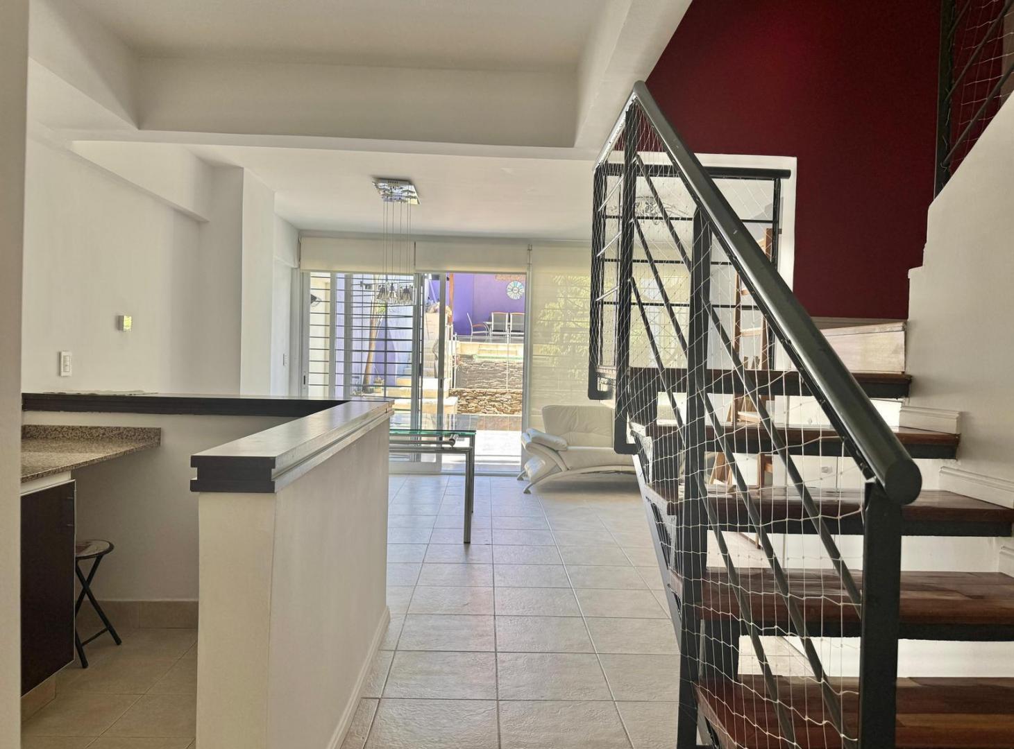Foto de Moderno departamento de tres ambientes con cochera, jardín, piscina y, imagen 4