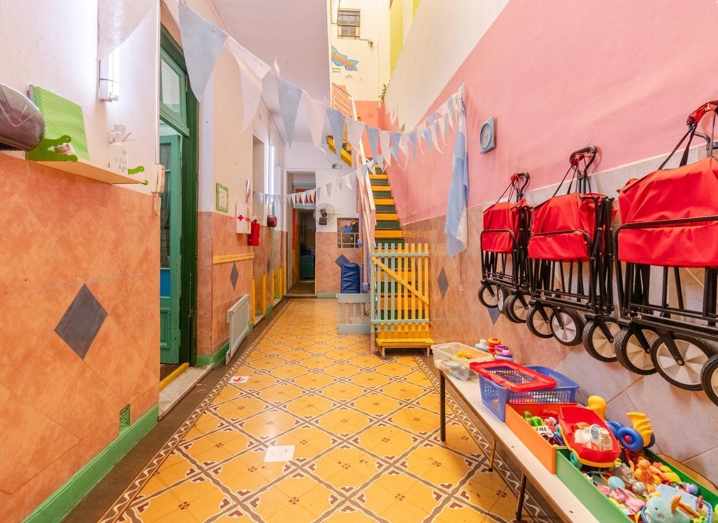 Foto de Gran inmueble comercial en alquiler ubicado en Balvanera sobre calle súper transitada., imagen 3