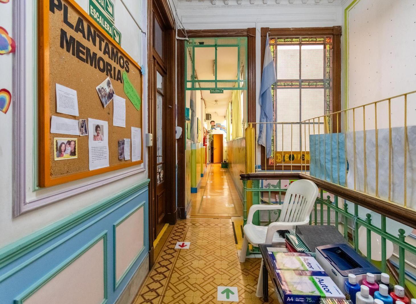 Foto de Gran inmueble comercial en alquiler ubicado en Balvanera sobre calle súper transitada., imagen 2
