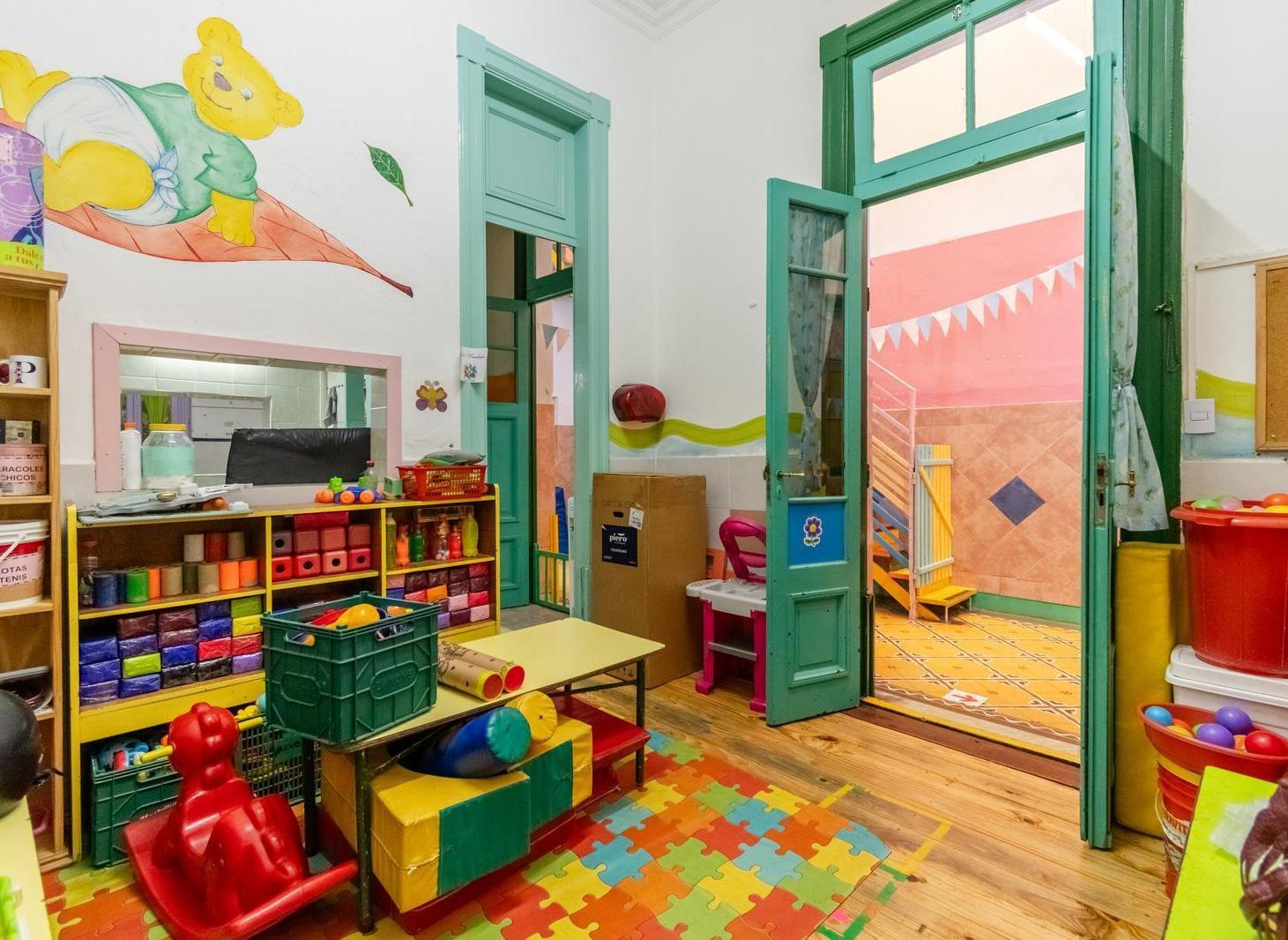Foto de Gran inmueble comercial en alquiler ubicado en Balvanera sobre calle súper transitada., imagen 3