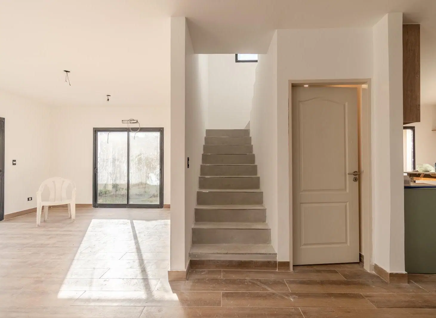 Luminosa casa en venta con gran jardín y piscina a estrenar ubicada en Beccar, San Isidro. 5