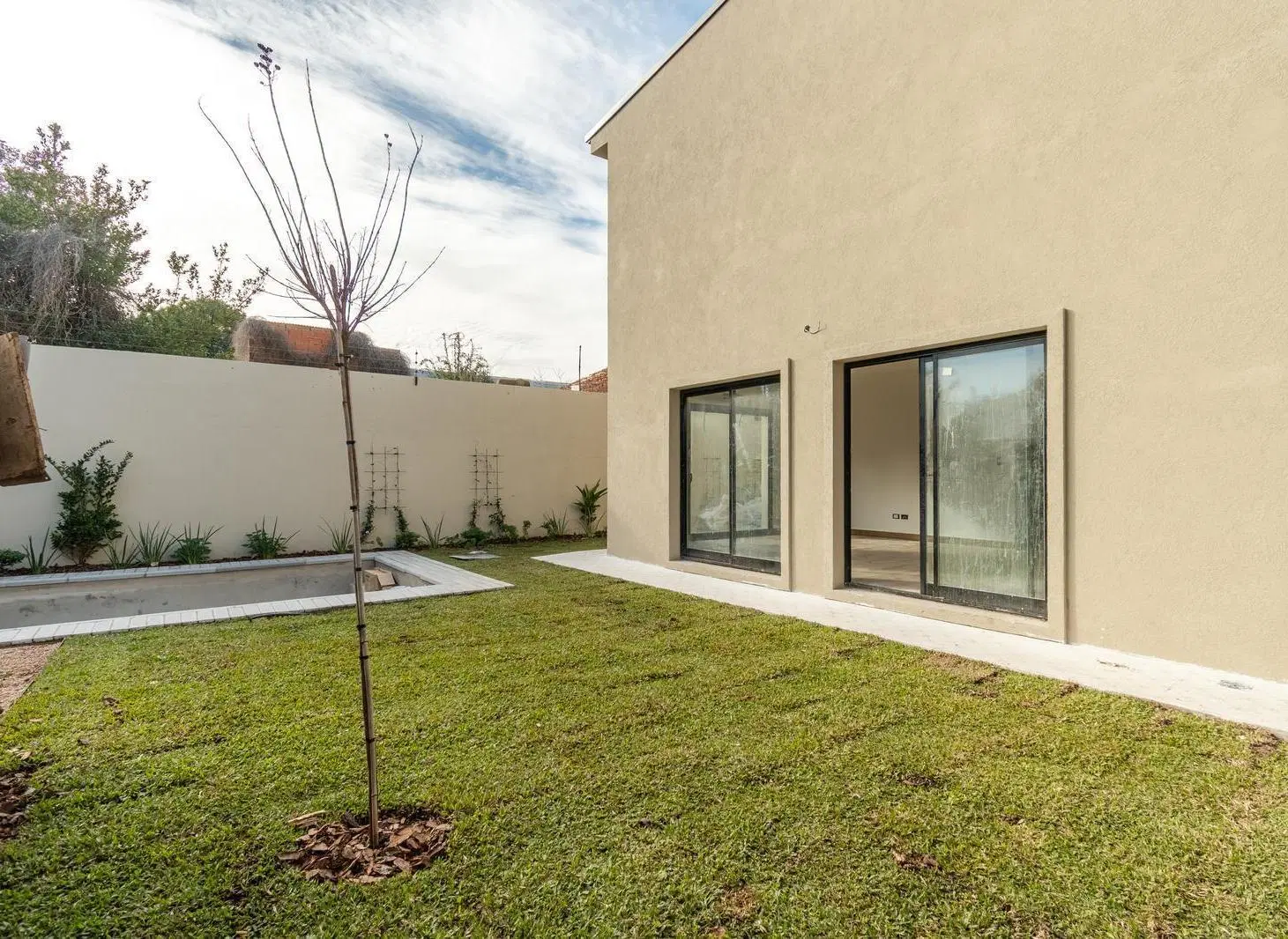 Casa en venta a estrenar con jardín y piscina en Beccar, San Isidro. 3
