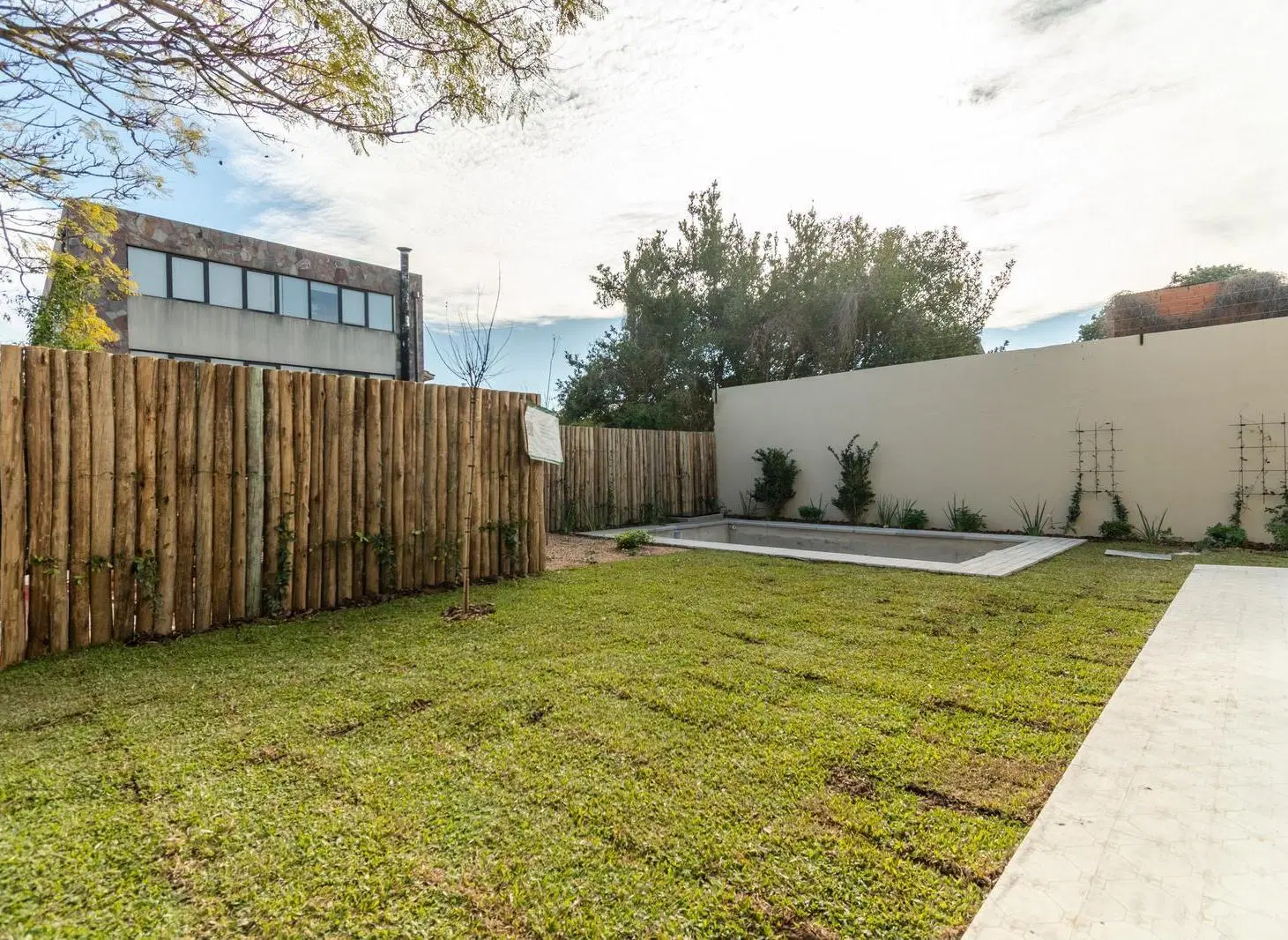Casa en venta a estrenar con jardín y piscina en Beccar, San Isidro. 4