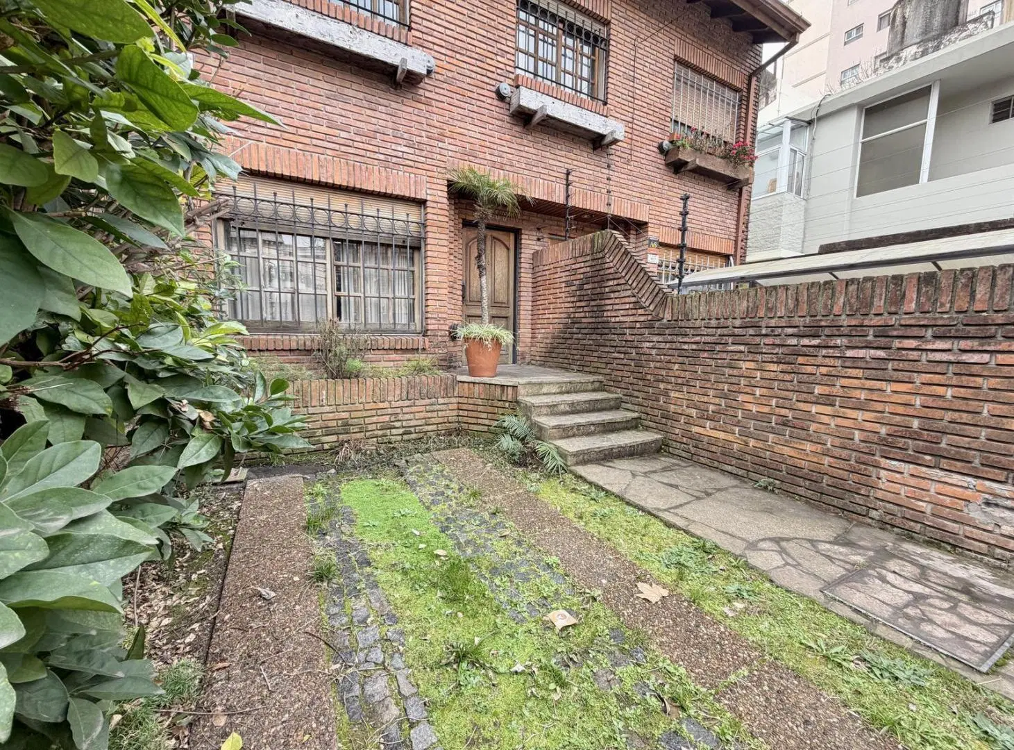 Amplio dúplex en venta con jardín y cochera ubicado en Olivos, Vicente López. 5