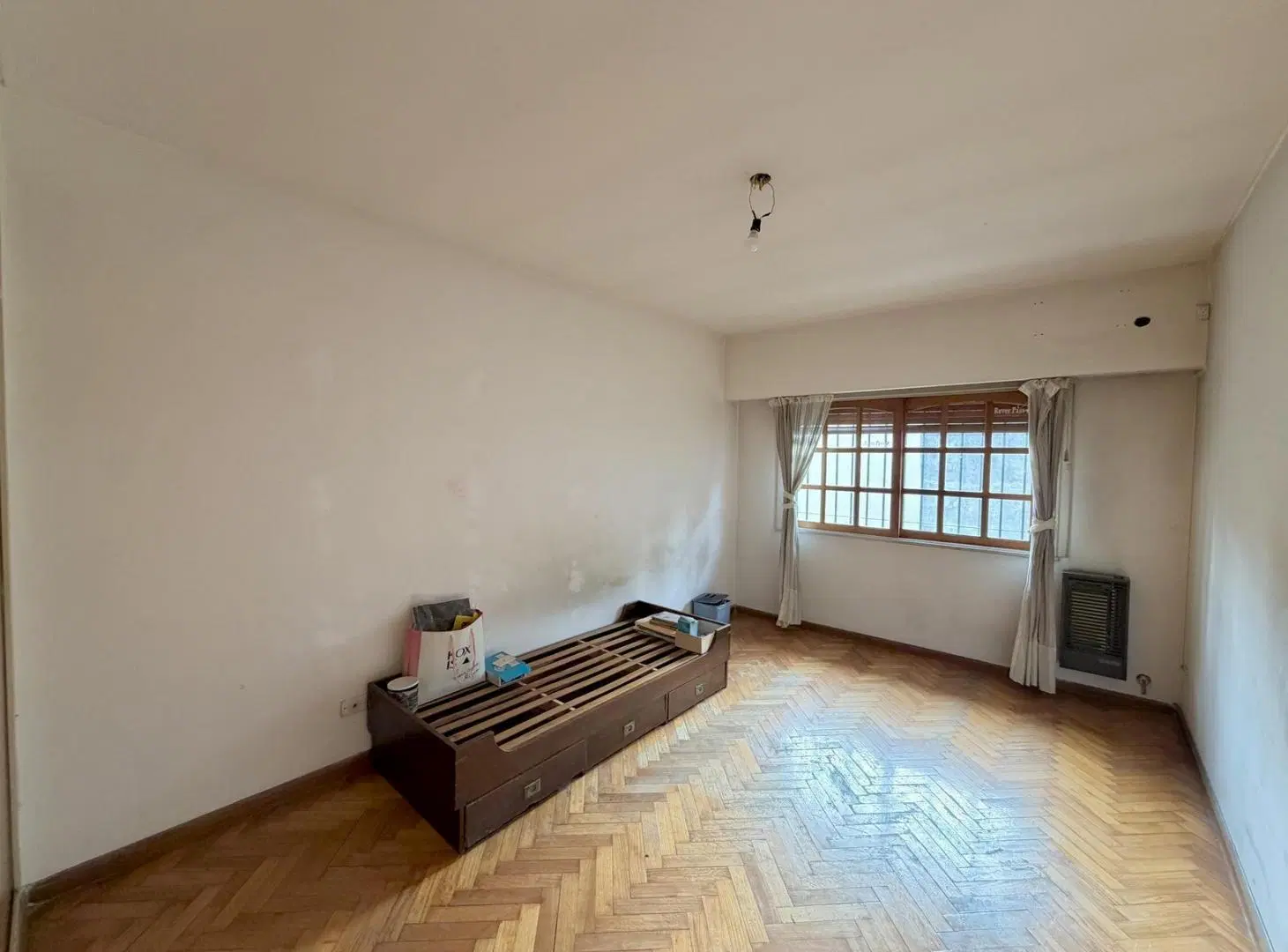 Amplio dúplex en venta con jardín y cochera ubicado en Olivos, Vicente López. 3