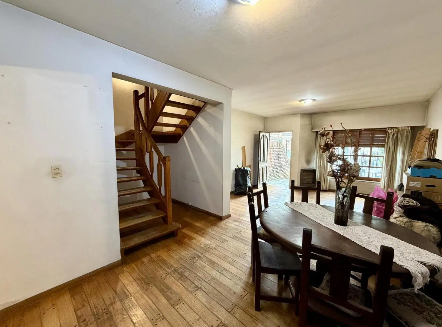 Amplio dúplex en venta con jardín y cochera ubicado en Olivos, Vicente López. 2