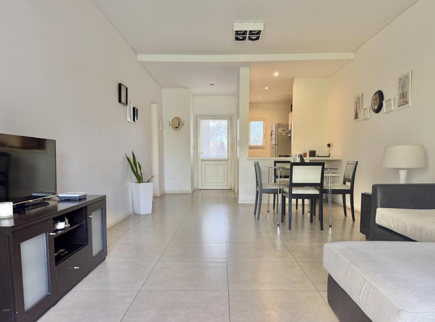 Foto de Departamento de 3 ambientes en venta con terraza, parrilla y vista, imagen 3