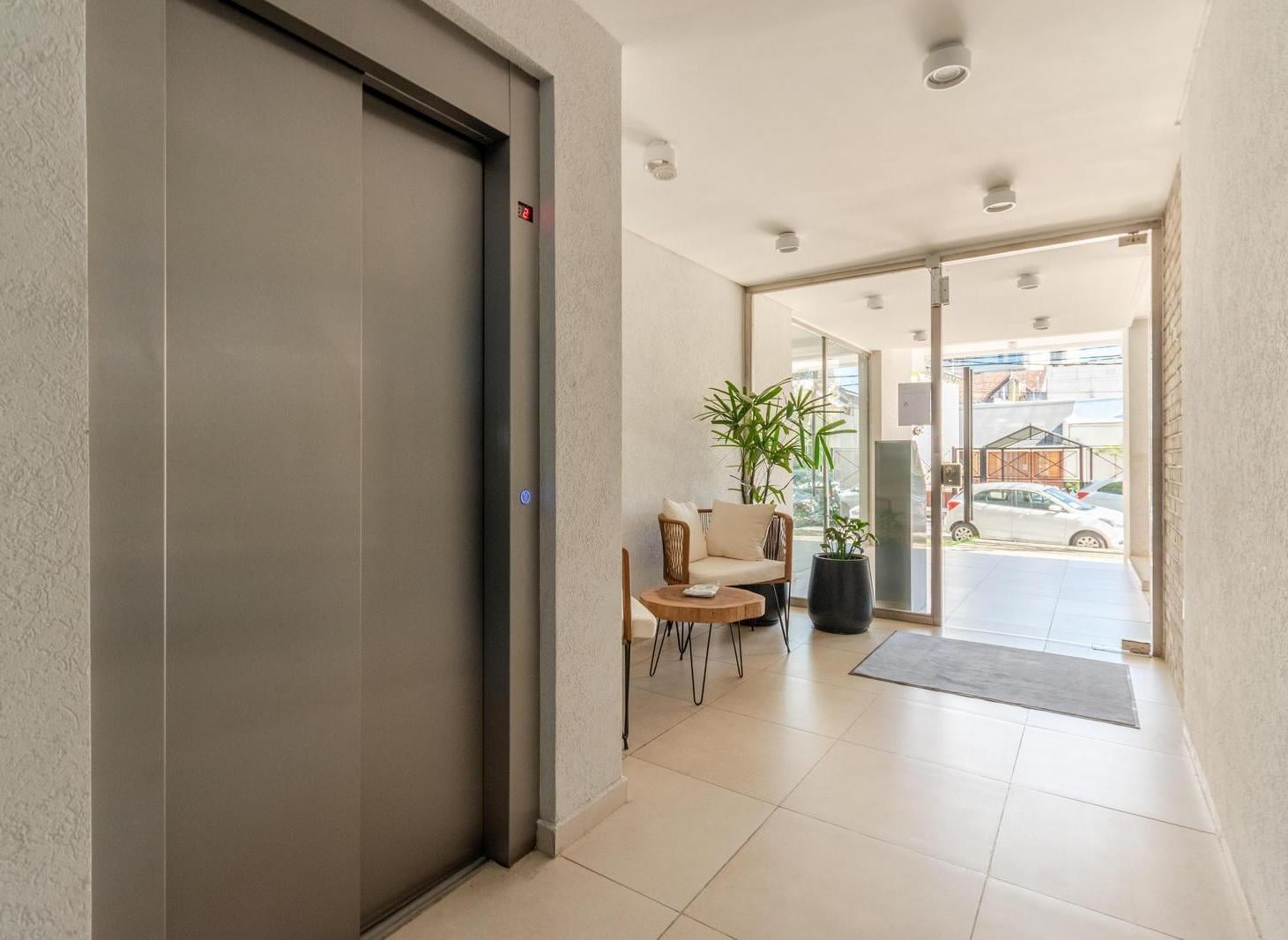 Foto de Amplio departamento de dos ambientes en venta al frente ubicado en, imagen 4