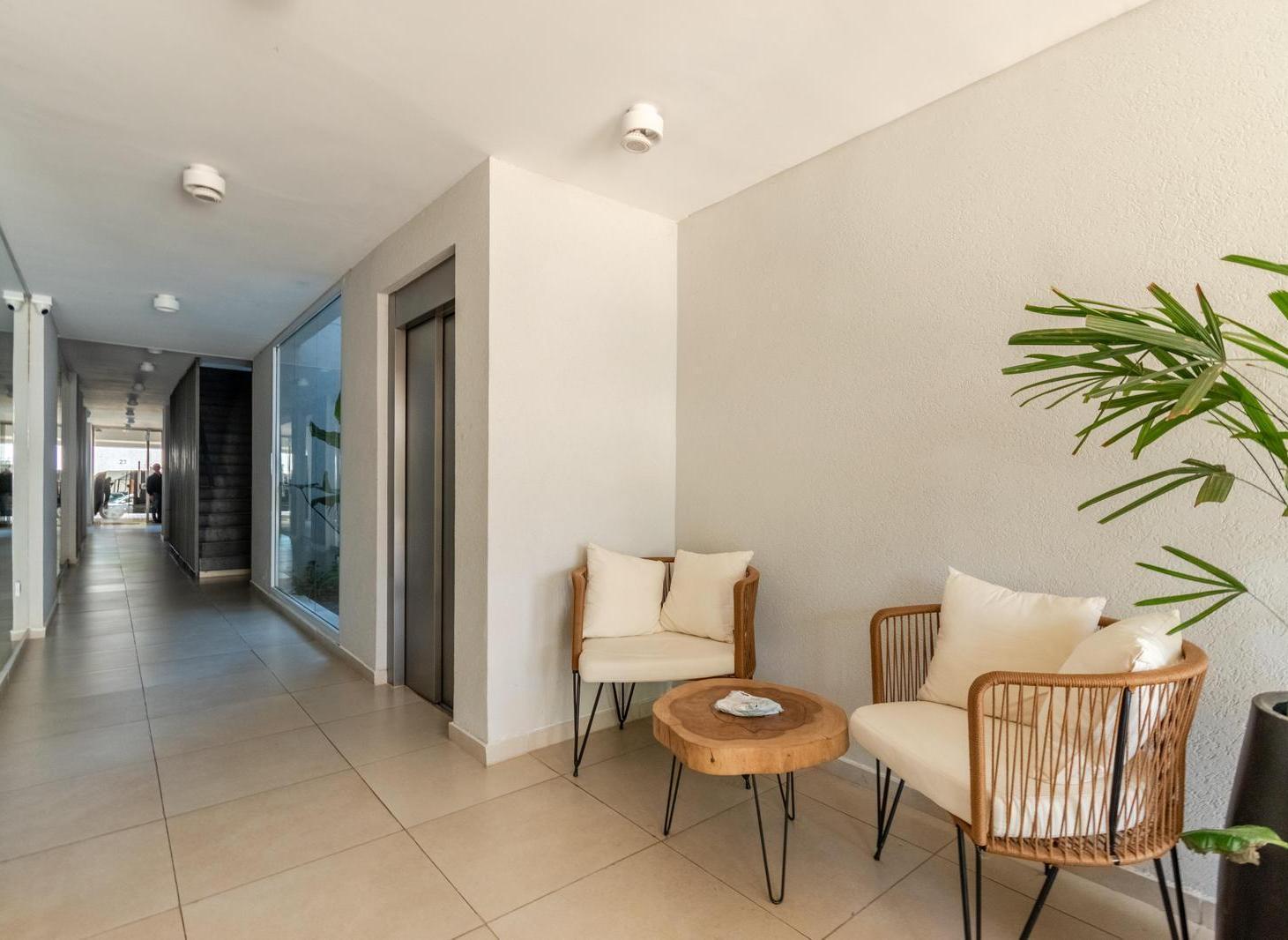 Foto de Amplio departamento de dos ambientes en venta al frente ubicado en, imagen 3