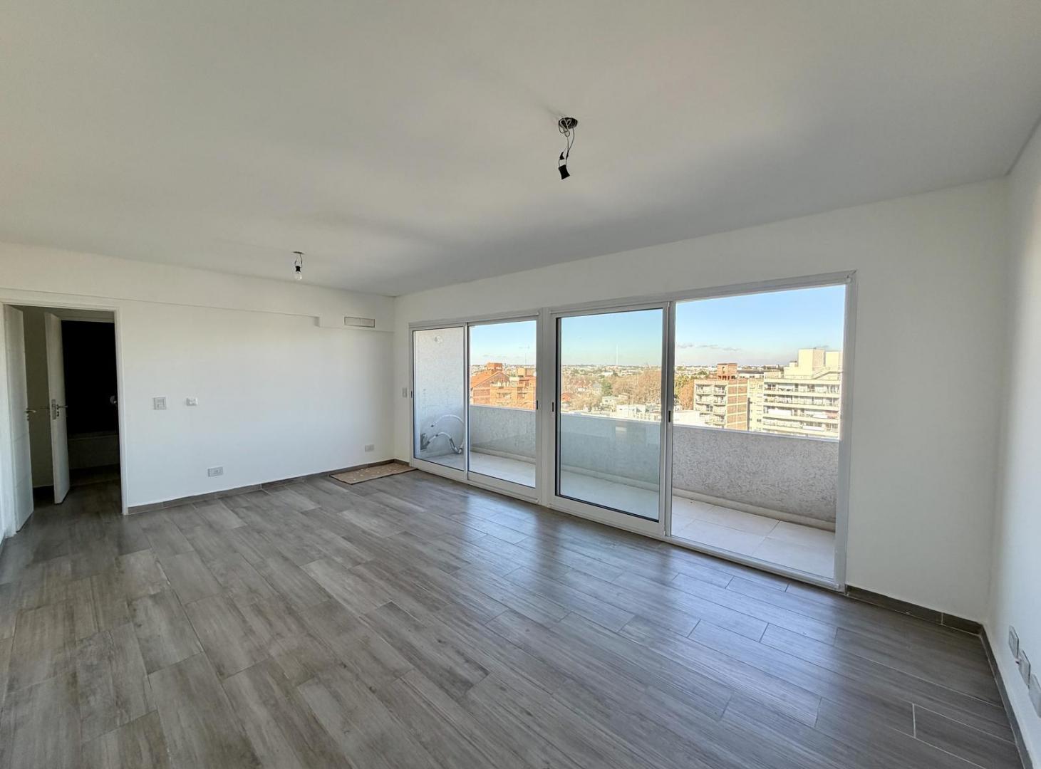 Foto de Amplio departamento de dos ambientes en venta al frente ubicado en, imagen 2