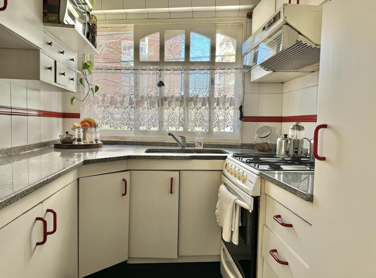 Foto de Encantador departamento de 4 ambientes en venta con cochera y gran, imagen 4